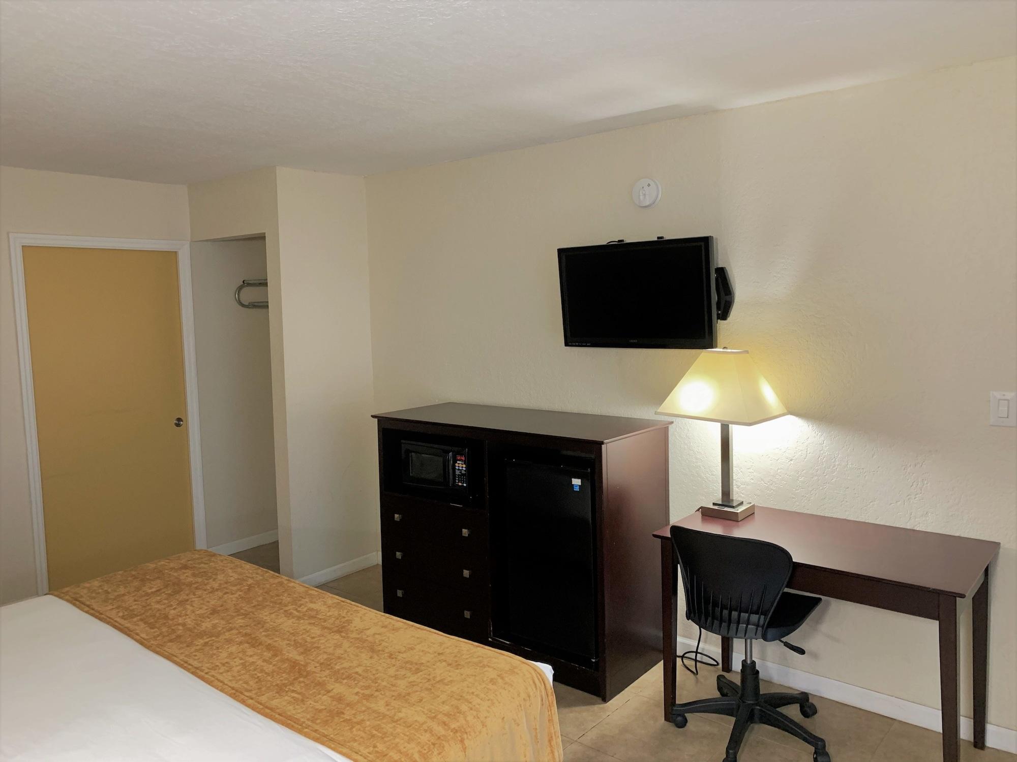 Rodeway & Lauderdale Airport & Cruise Port Hotel 3*