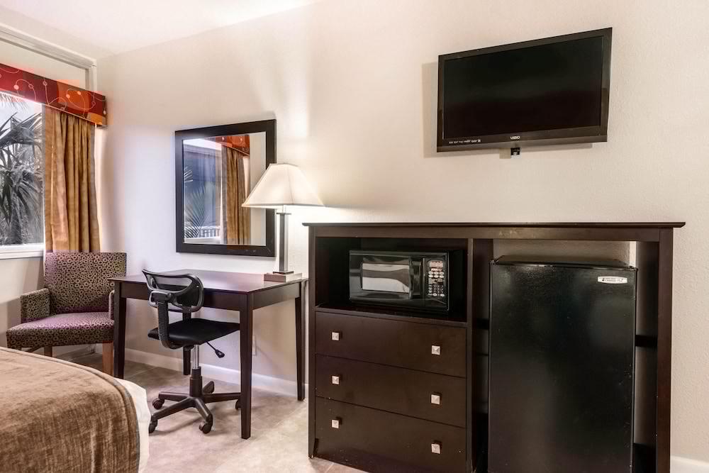 Rodeway & Lauderdale Airport & Cruise Port Hotel 3*