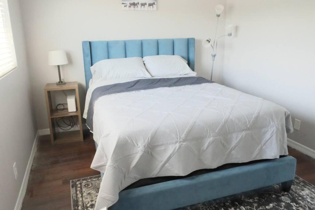 Stylish Town House 5 Minutes From Downtown Lauderdale!