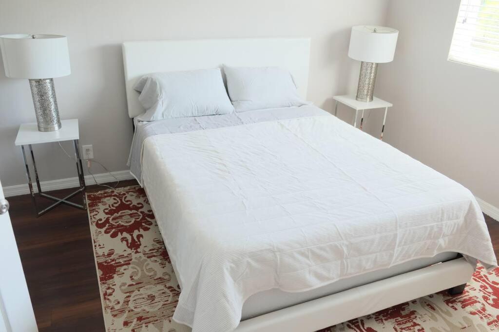 Stylish Town House 5 Minutes From Downtown Lauderdale! Apartment