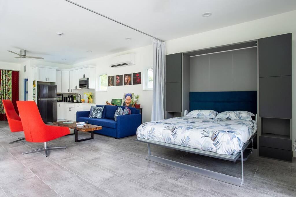 Apartment In Paradise *