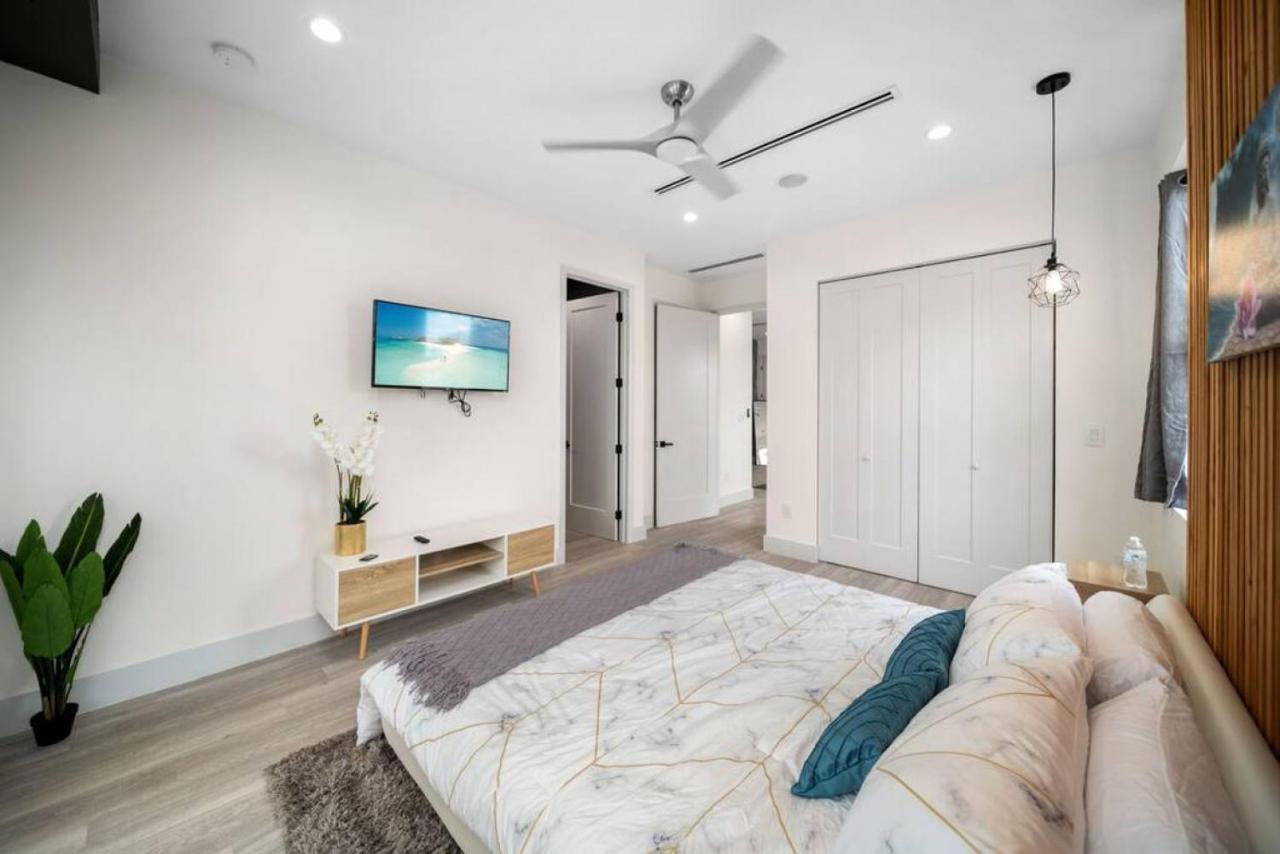 Luxury W 2 Pools Near *