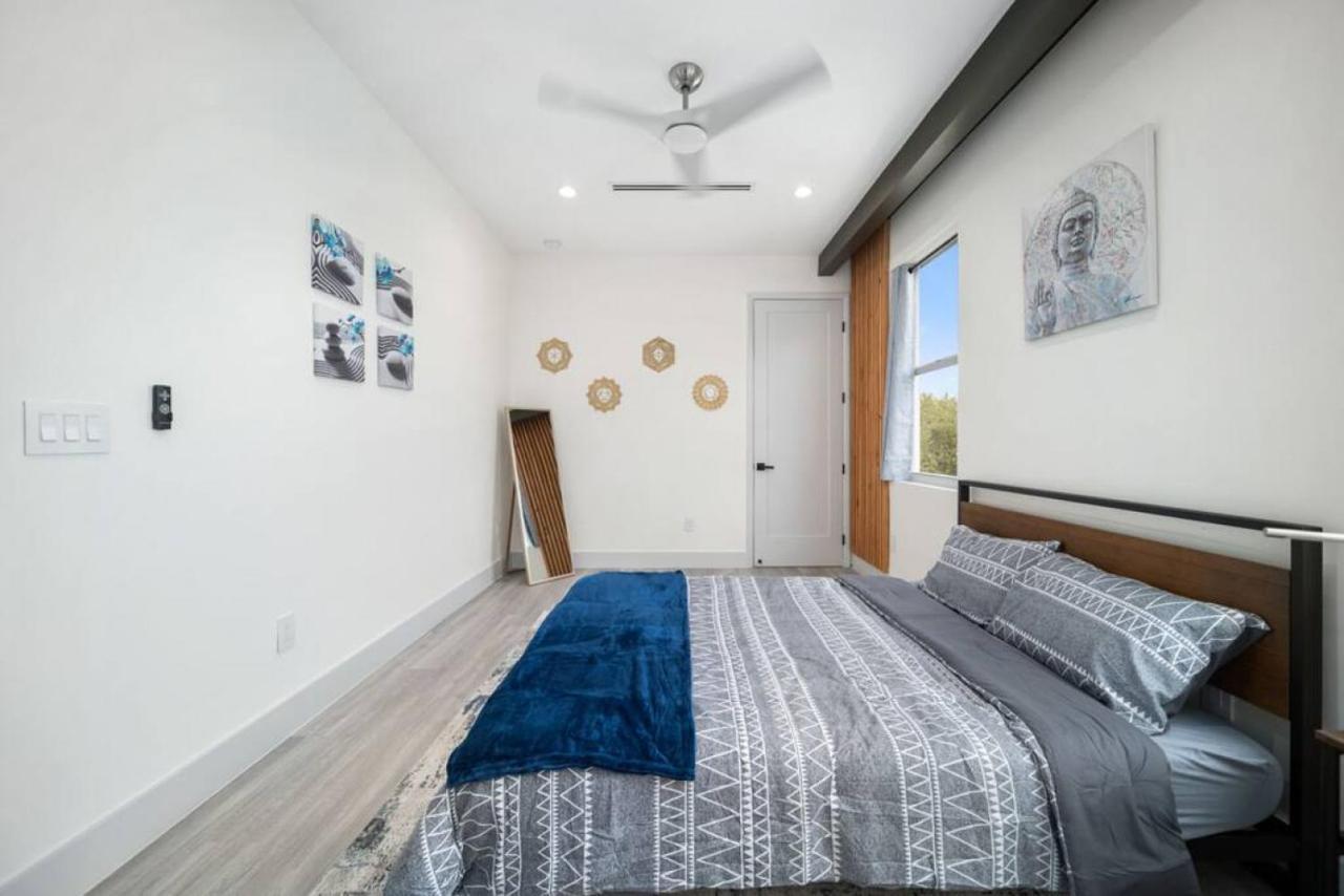 Luxury W 2 Pools Near *