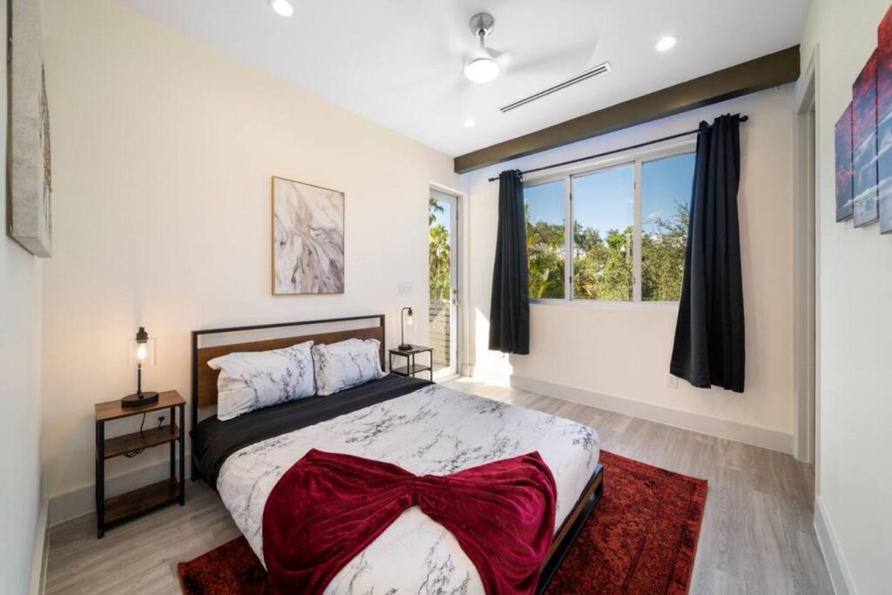 Luxury W 2 Pools Near Fort Lauderdale