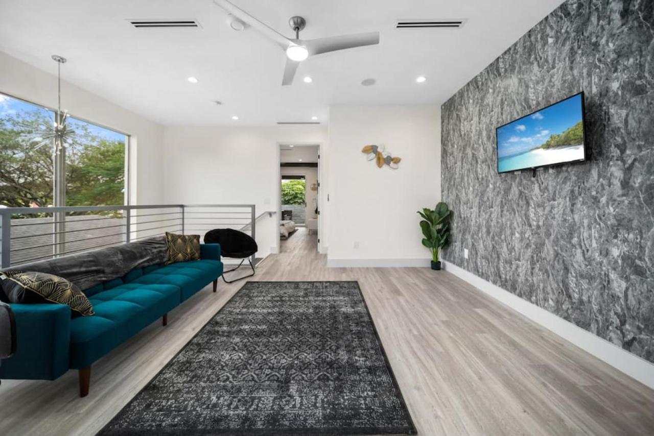 Luxury W 2 Pools Near Holiday home Fort Lauderdale