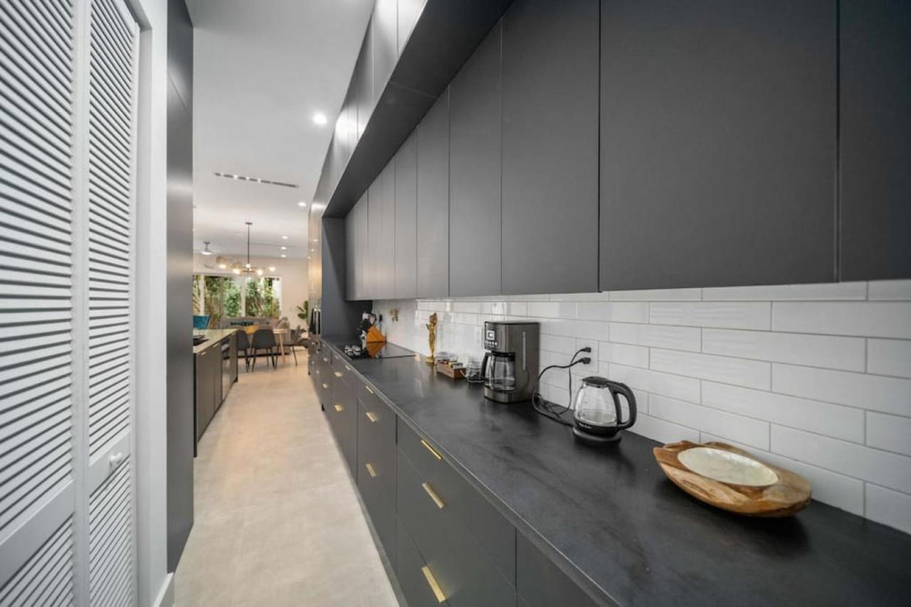 Luxury W 2 Pools Near Fort Lauderdale