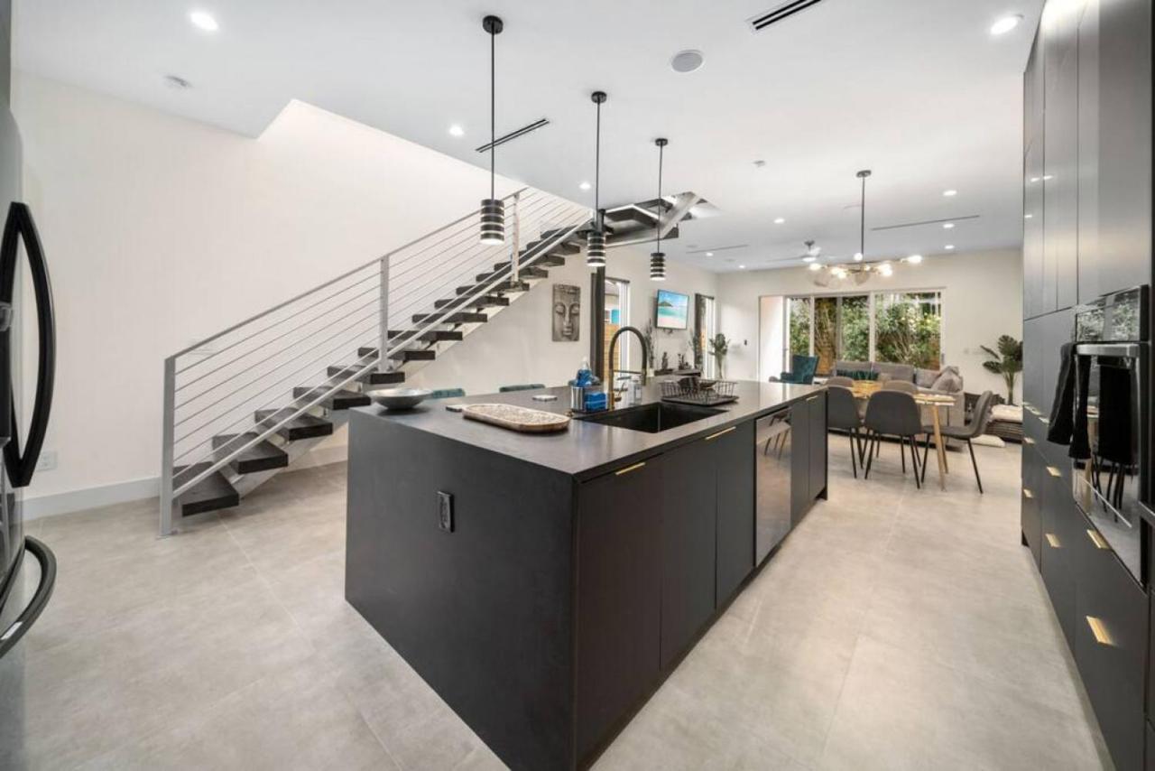 Luxury W 2 Pools Near Fort Lauderdale