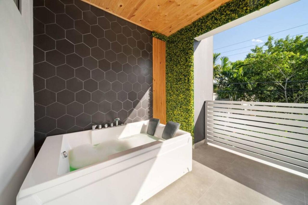 Luxury W 2 Pools Near *