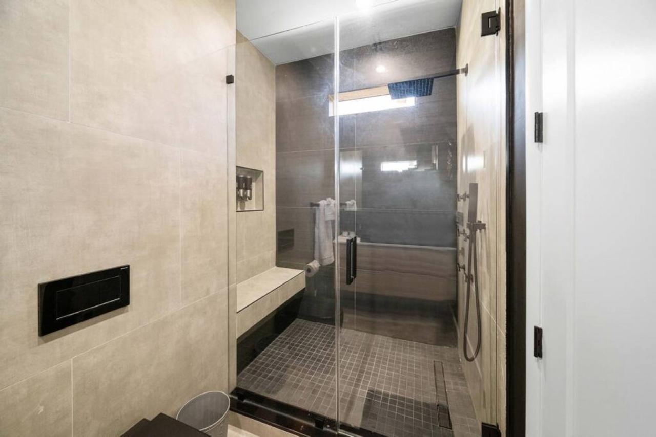 Luxury W 2 Pools Near Holiday home Fort Lauderdale