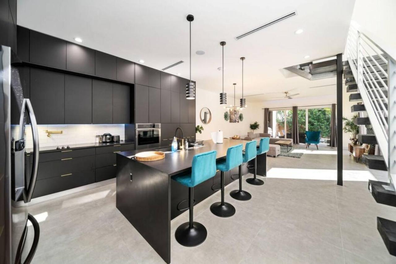 Luxury W 2 Pools Near *