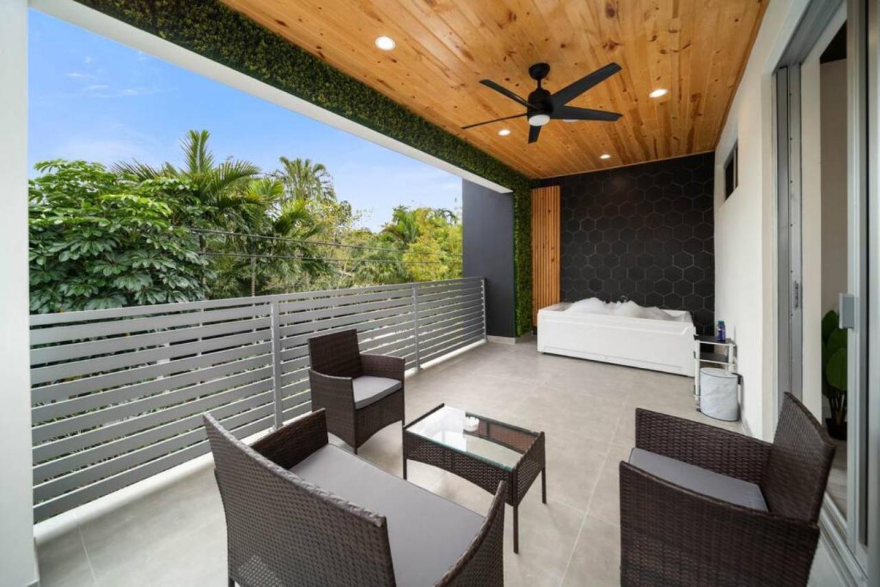 Luxury W 2 Pools Near Holiday home Fort Lauderdale