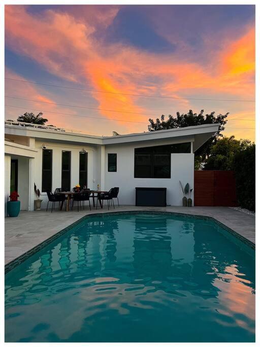 Pearl-by-the-sea; Private Pool; Walk To The Holiday home *