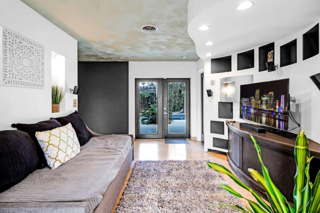 Charming Waterfront Pool Holiday home Fort Lauderdale