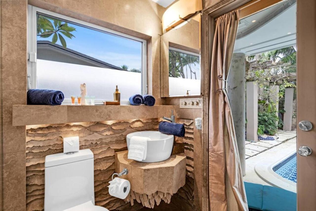 Holiday home Charming Waterfront Pool *
