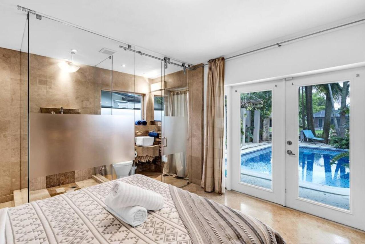 Charming Waterfront Pool Holiday home Fort Lauderdale
