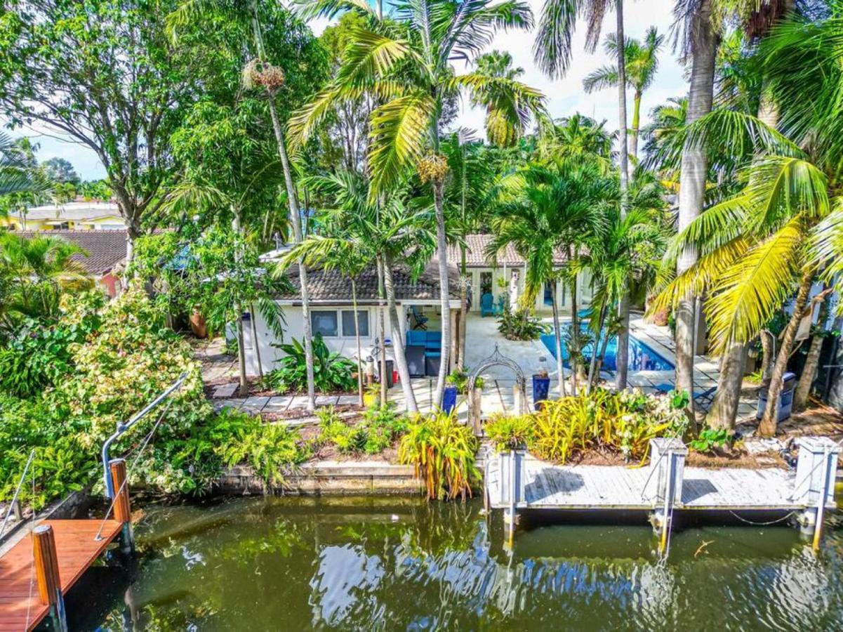 Charming Waterfront Pool Holiday home