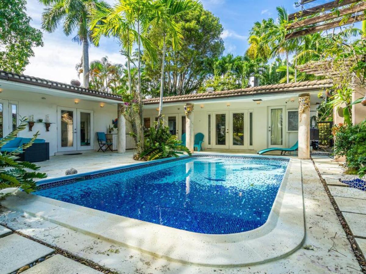 Charming Waterfront Pool *