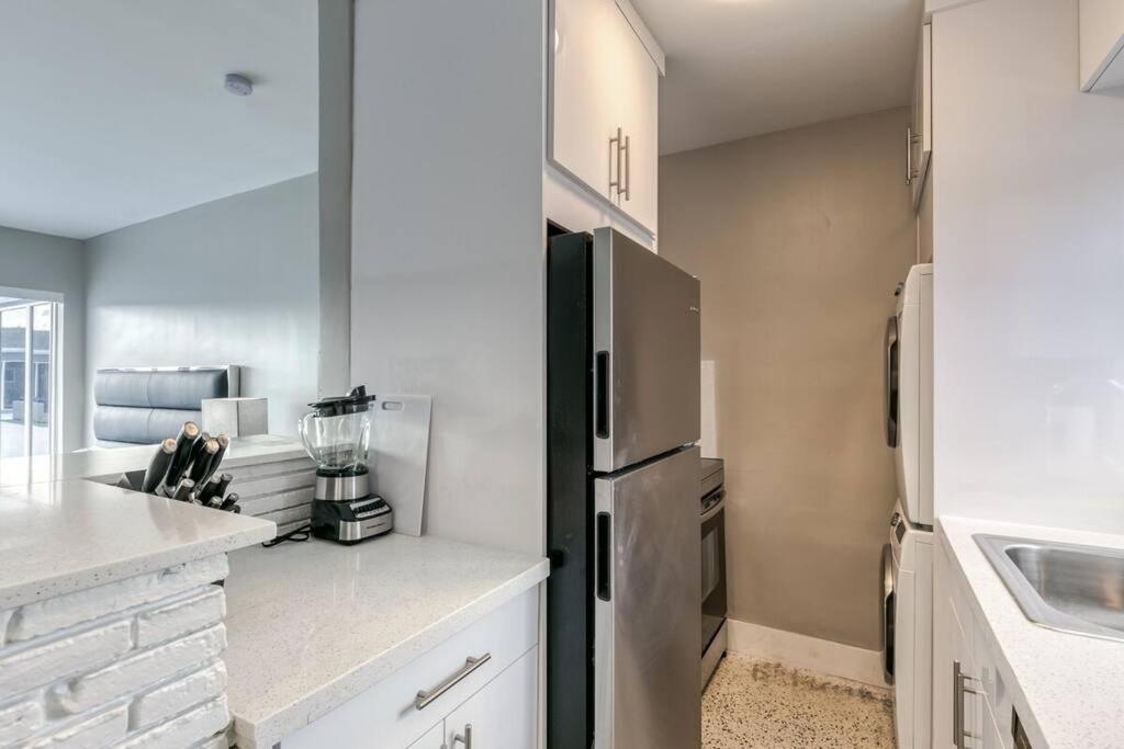 Sunshine Manors 2025-b Apartment *