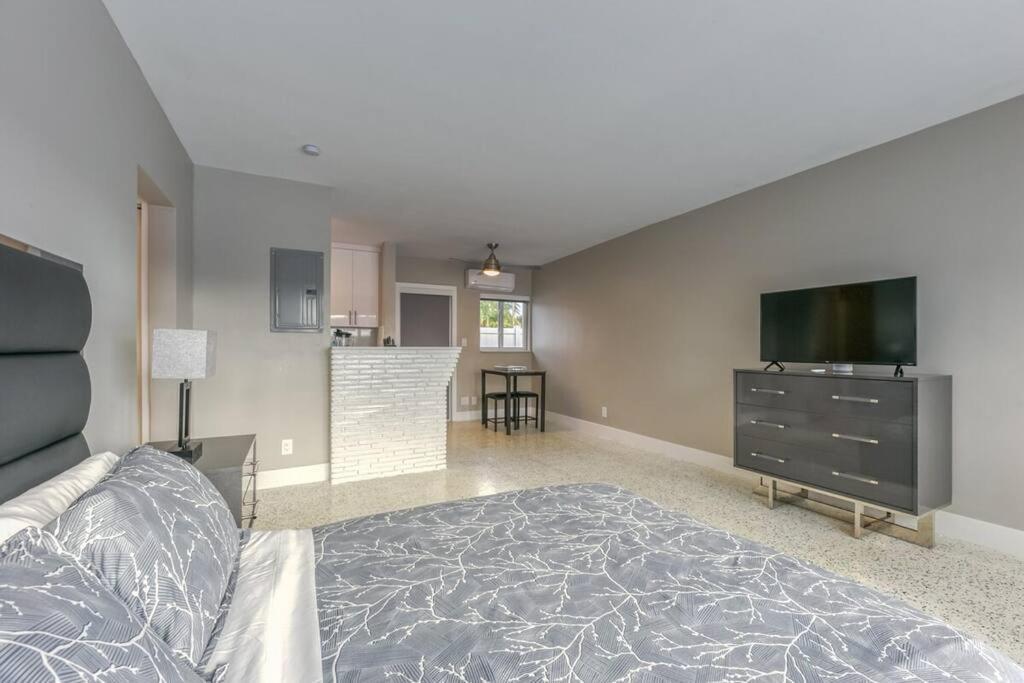 Sunshine Manors 2025-b Fort Lauderdale