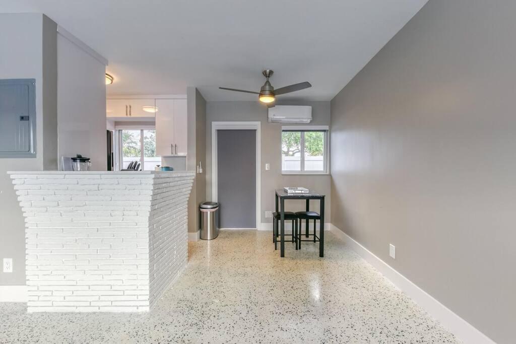 Apartment Sunshine Manors 2025-b