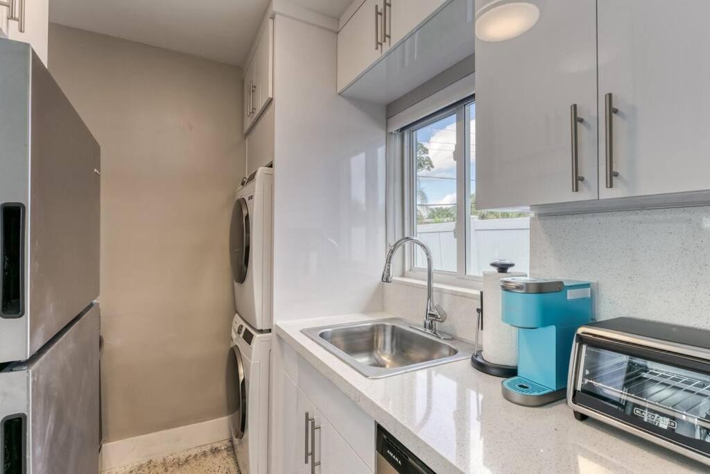 Sunshine Manors 2025-b Apartment Fort Lauderdale