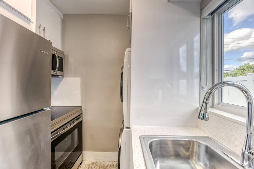 Apartment Sunshine Manors 2025-b