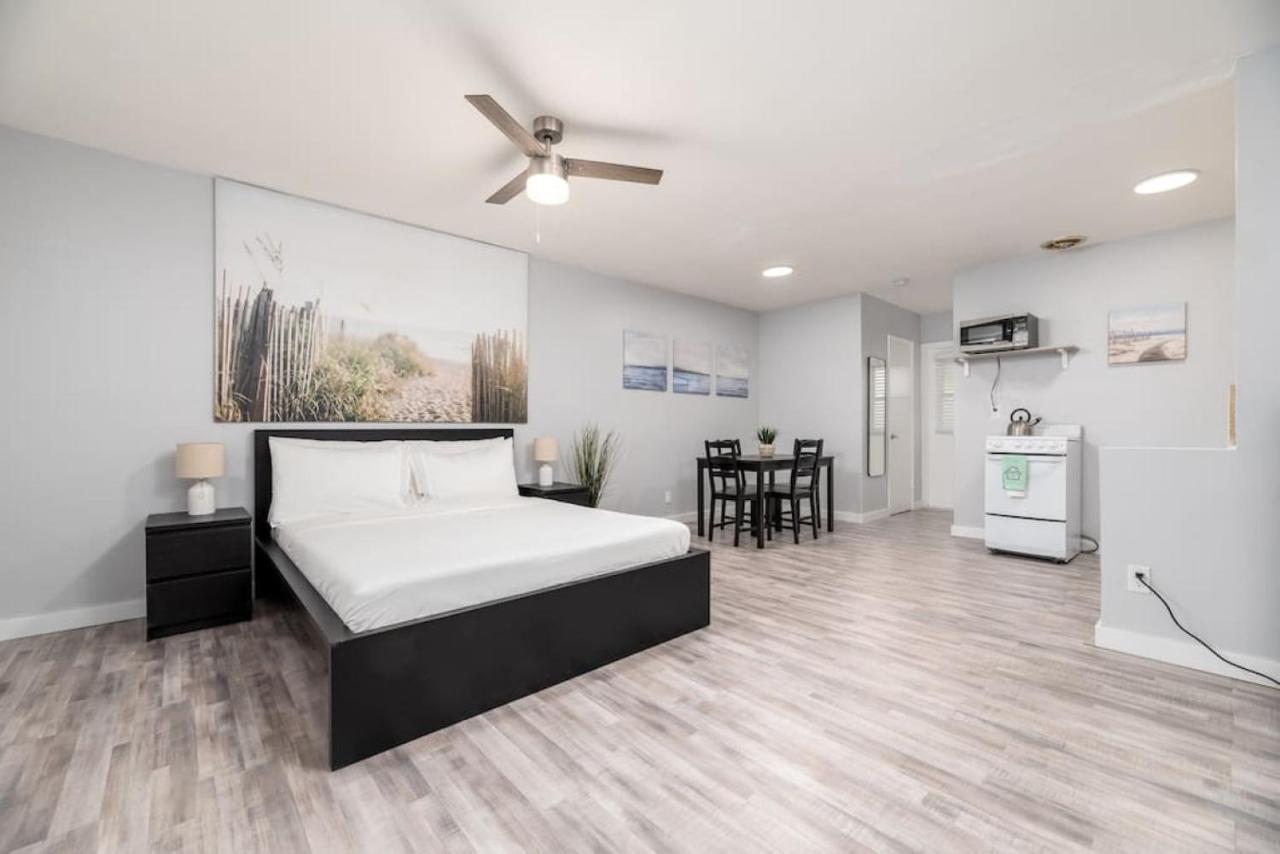 Just Off Wilton Drive 8 Apartment *