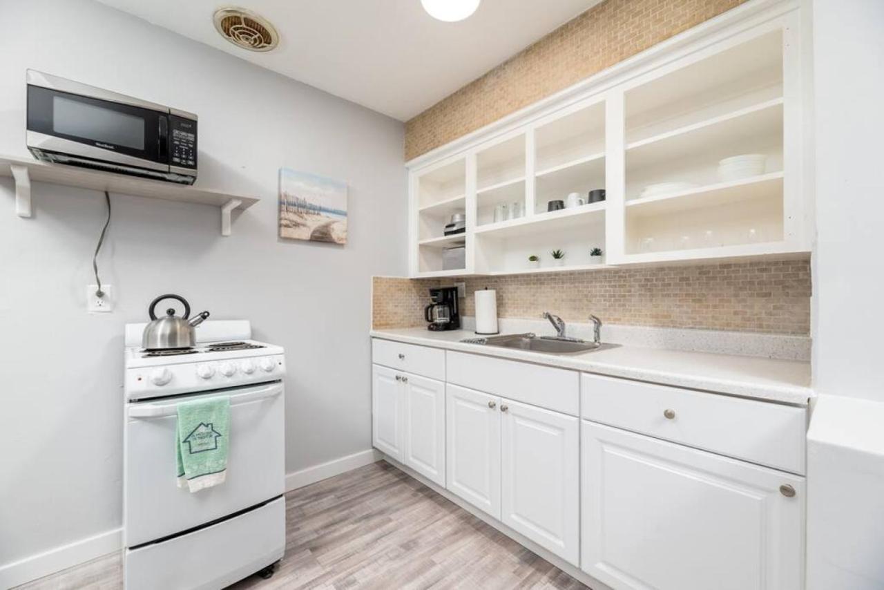 Just Off Wilton Drive 8 Apartment Fort Lauderdale