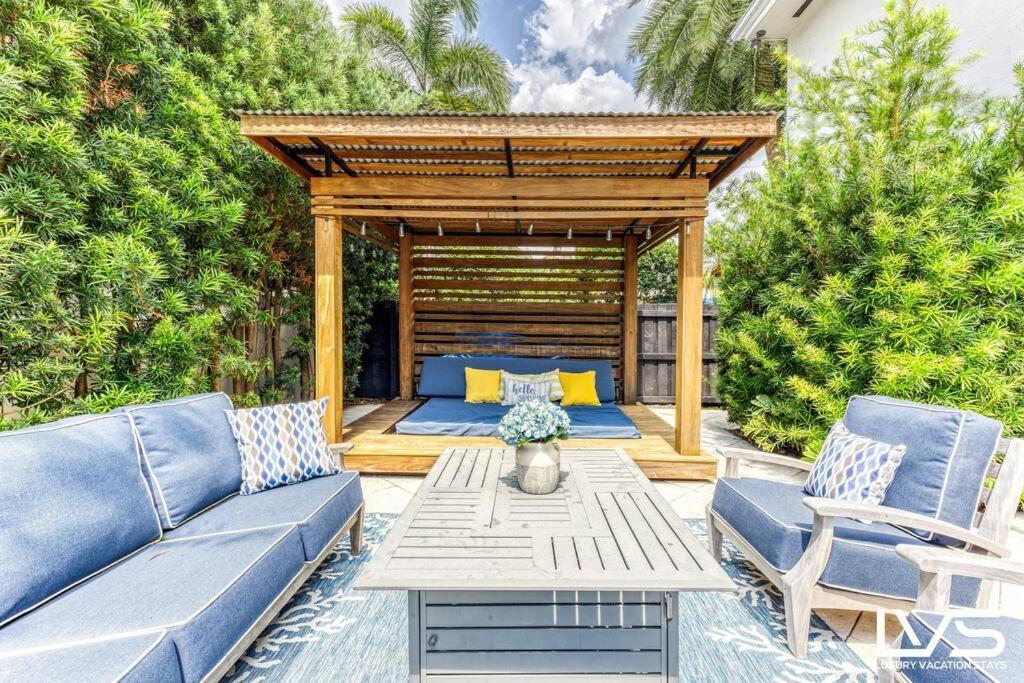 Poinciana-luxehome Wlk2beach Heatedpool Hottub Holiday home Fort Lauderdale