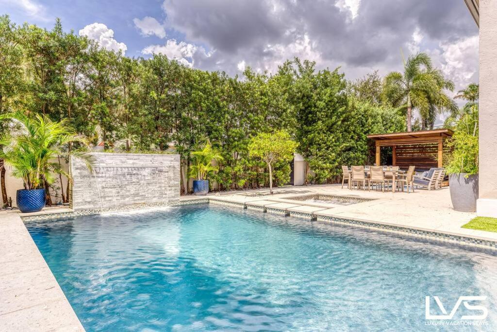 Holiday home Poinciana-luxehome Wlk2beach Heatedpool Hottub *