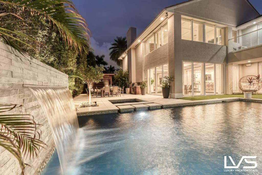 Poinciana-luxehome Wlk2beach Heatedpool Hottub Holiday home Fort Lauderdale