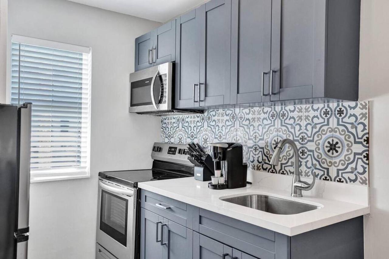 Rustic Retreats Beachy 1br For 4 Guests In The Heart Of Lauderdale Apartment Fort Lauderdale