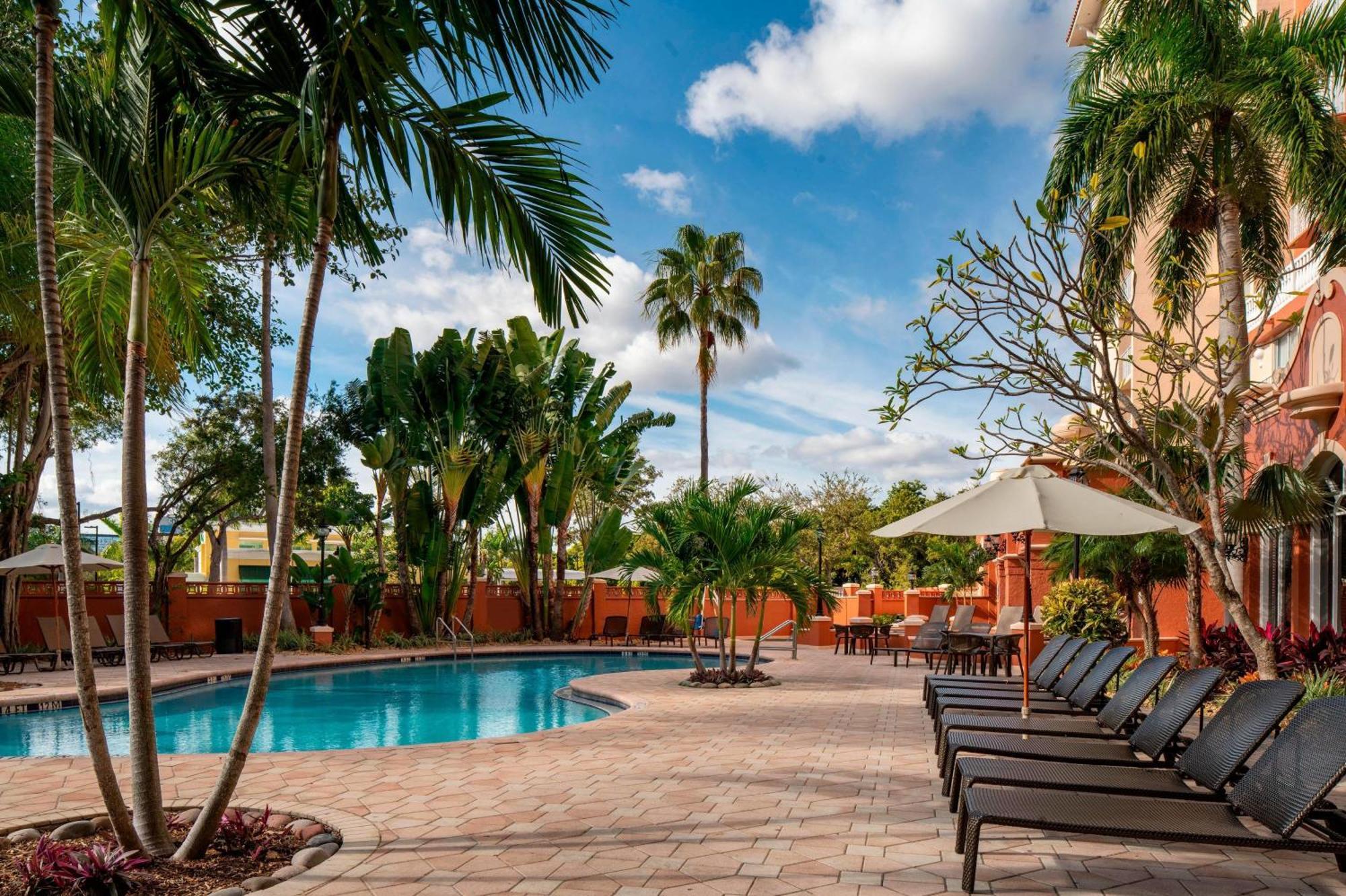 Sheraton Lauderdale At Cypress Creek Hotel 3*