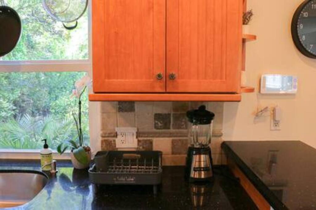 Sunny 3 Bedroom 3 Bath Retreat In Lauderdale