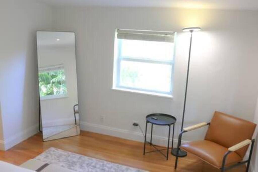 Sunny 3 Bedroom 3 Bath Retreat In Lauderdale * Fort Lauderdale