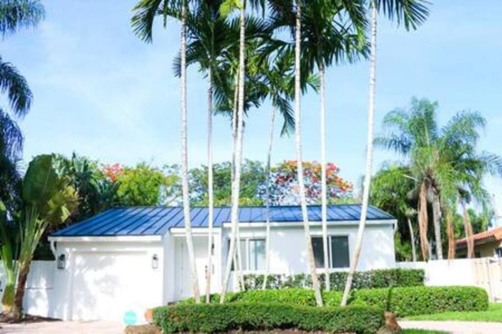 Sunny 3 Bedroom 3 Bath Retreat In Lauderdale * Fort Lauderdale