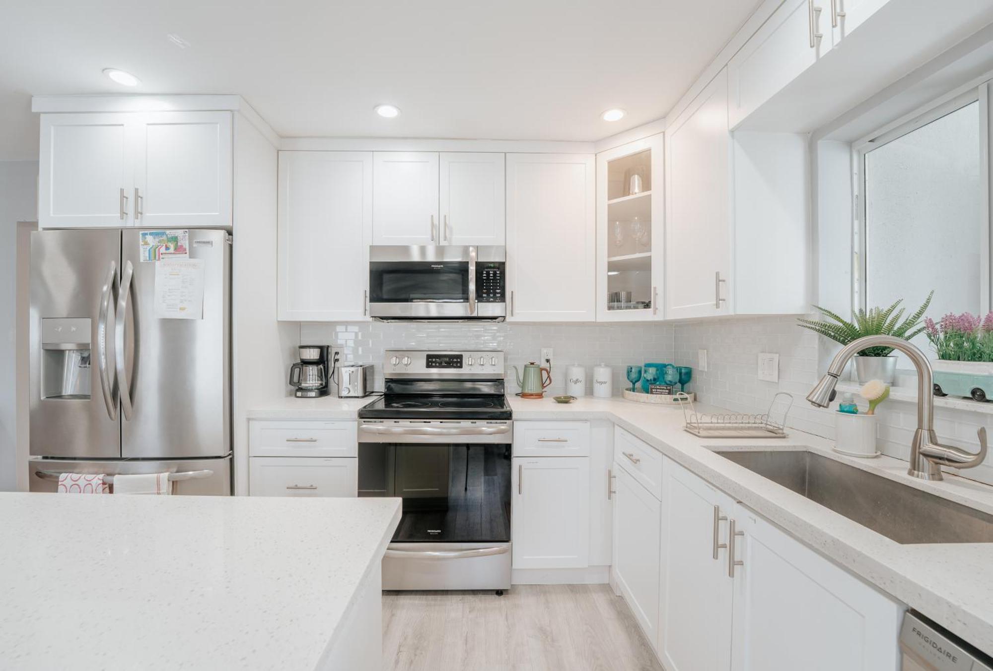 With A Pool Close To And Fll Airport Pool Heated October- March Holiday home