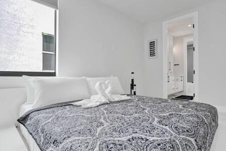 New 4br W Pool Walk To Olas 5mins To