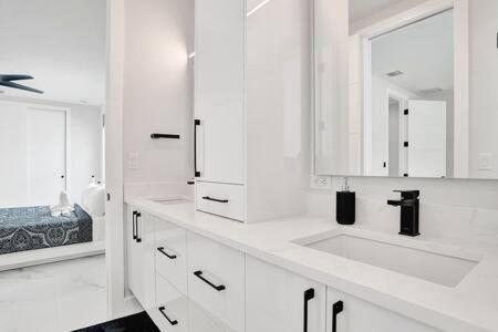 New 4br W Pool Walk To Olas 5mins To *