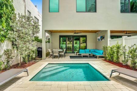 New 4br W Pool Walk To Olas 5mins To