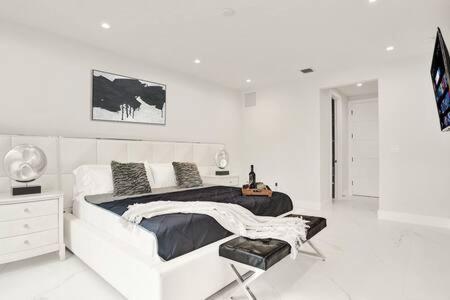 Holiday home New 4br W Pool Walk To Olas 5mins To