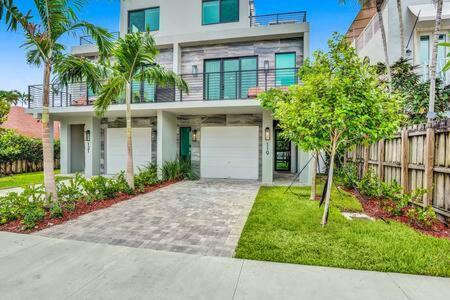 New 4br W Pool Walk To Olas 5mins To