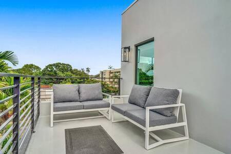 New 4br W Pool Walk To Olas 5mins To Holiday home Fort Lauderdale