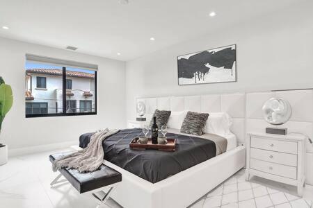 New 4br W Pool Walk To Olas 5mins To * Fort Lauderdale