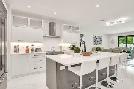 Holiday home New 4br W Pool Walk To Olas 5mins To