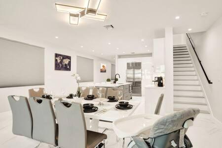New 4br W Pool Walk To Olas 5mins To * Fort Lauderdale