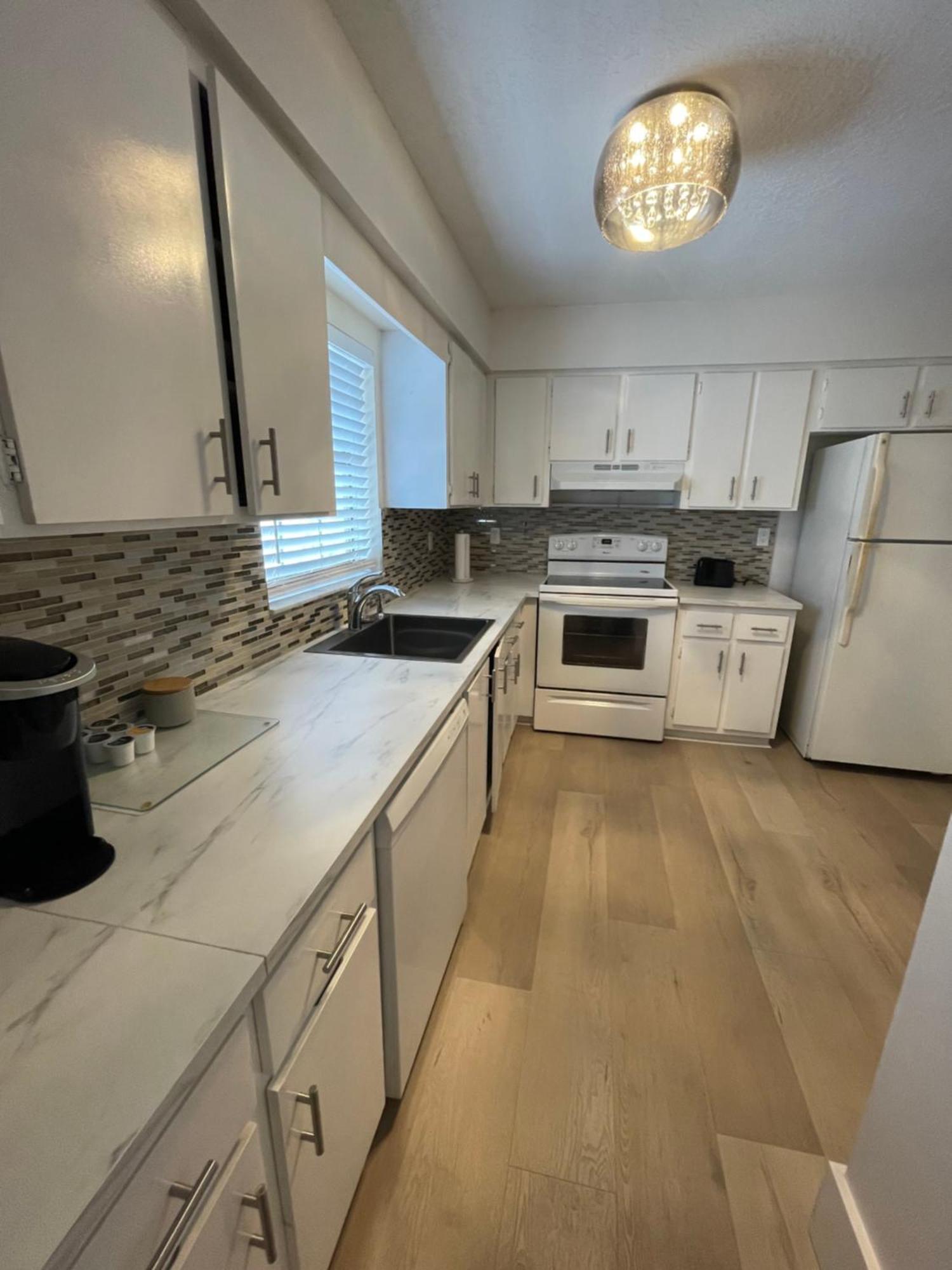 Cozy Downtown On Water Apartment