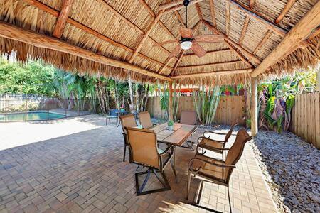 Hidden Gem Vacation W Private Pool & Tikihut *