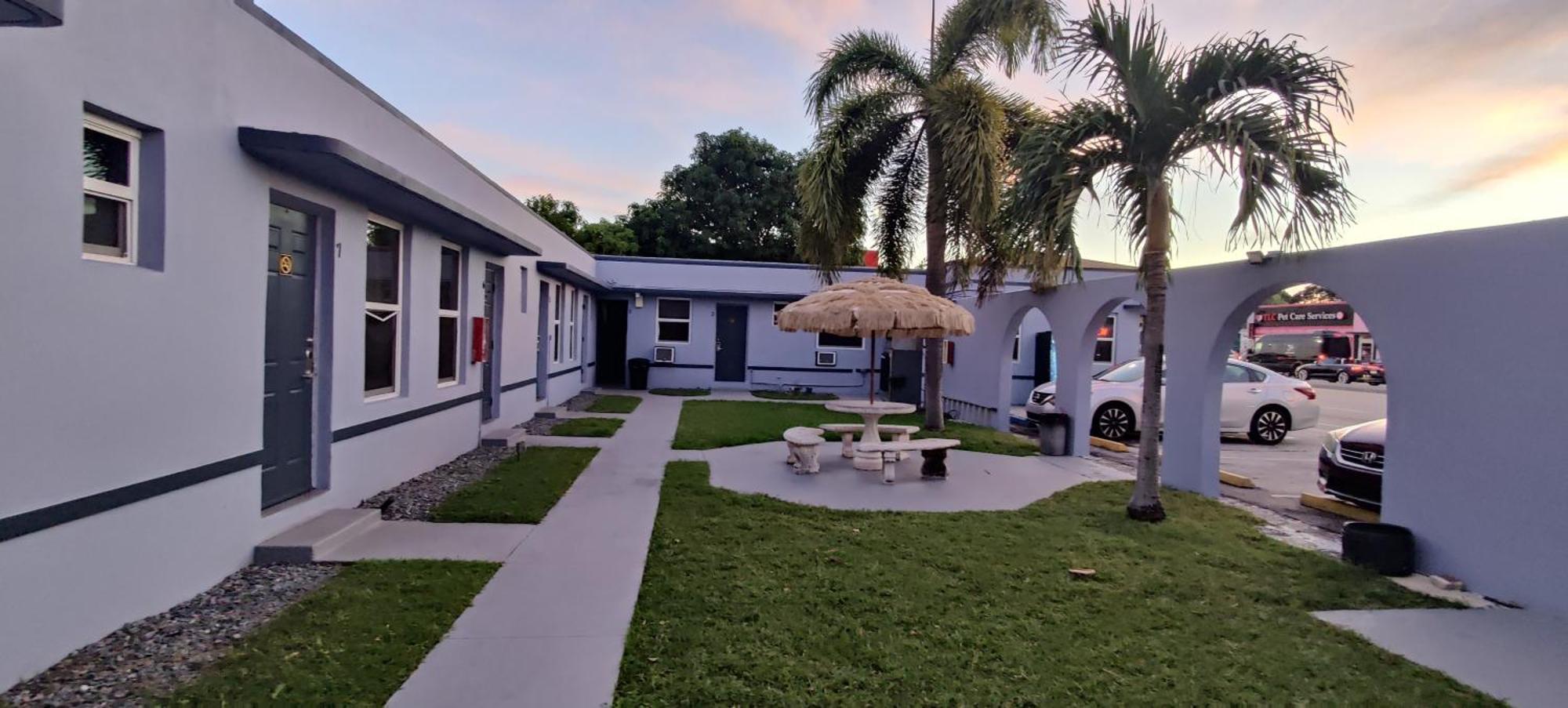 Crown Motel