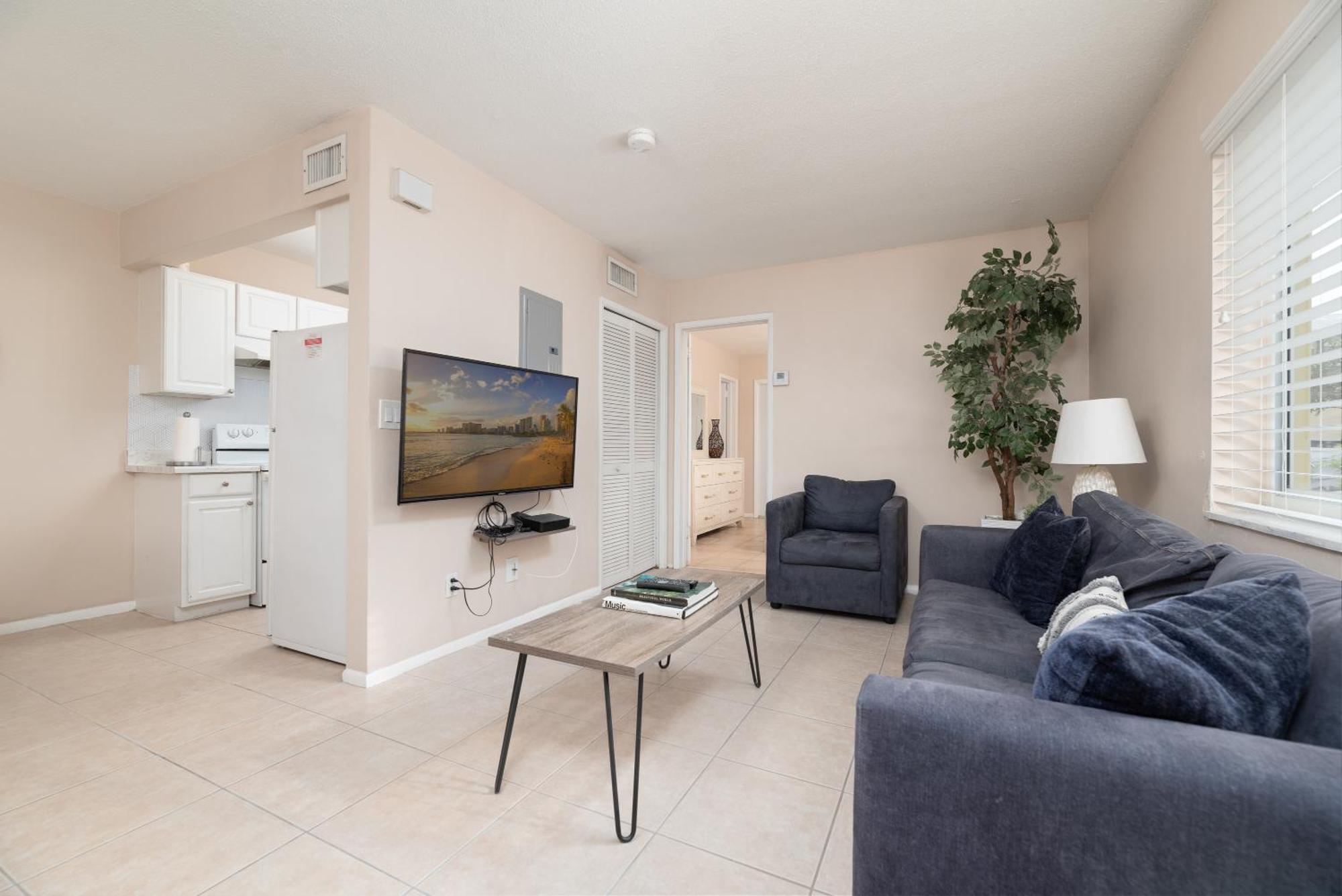 The Retreat 1 - Wilton Manors Apartment *